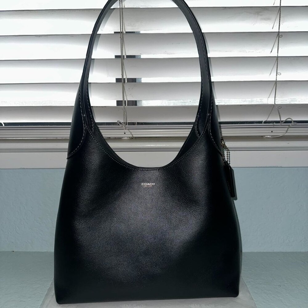 Coach Black Leather Shoulder Bag Logo Tag Charm Gold Hardware Designer Accent